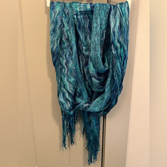 WHBM Scarf - Picture 2 of 5